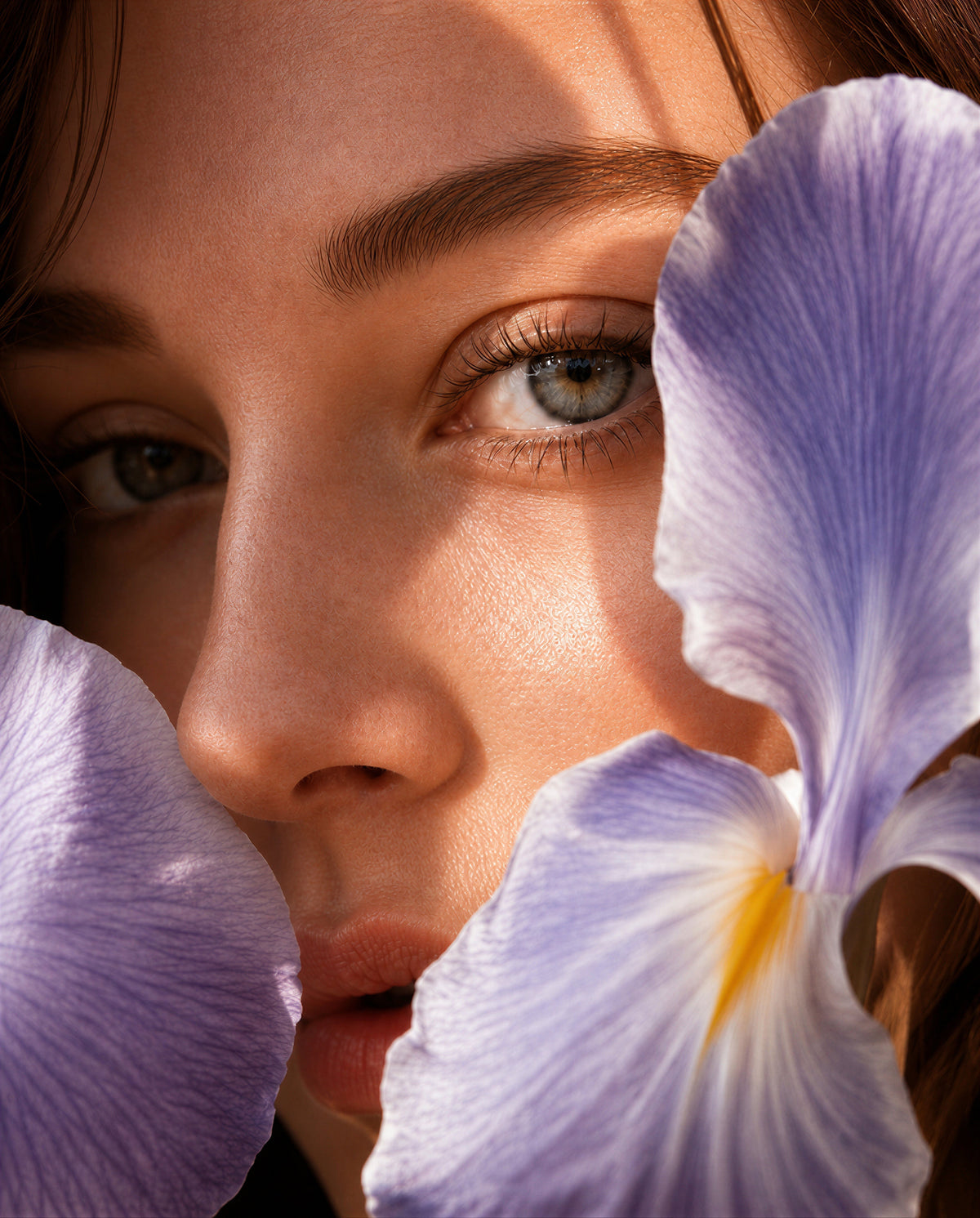 Iris Perfume: What It Smells Like & Why It’s Unique