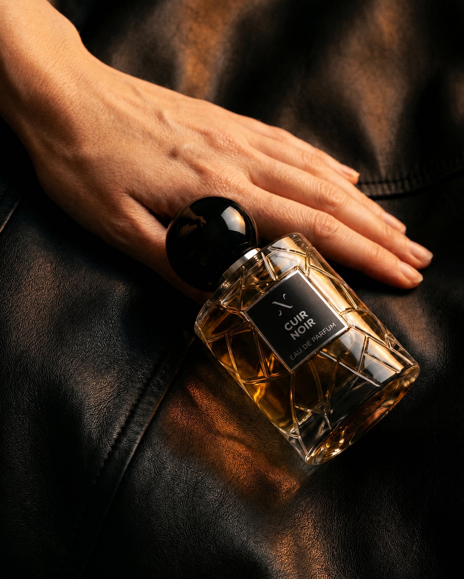 LES SOEURS DE NOE / CUIR NOIR 香水 Cuir Noir Black Edition